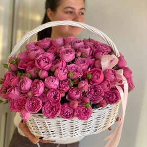 Корзина «M» с пионовидной кустовой розой