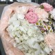 Волшебный букет «Bloom Room» с кустовыми розами и гортензией