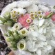 Потрясающий букет «Bloom Room» с белой гортензией, эустомой и хризантемами