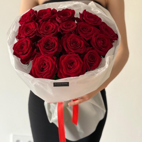 Шикарный букет bloom room с красными розами