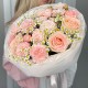 Дофаминовый букет Bloom room  из ромашек, роз и диантусов