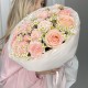 Дофаминовый букет Bloom room  из ромашек, роз и диантусов