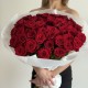 Премиум букет «bloom room» из 51 красной розы + подарок от Vivienne Sabo — румяна MACARON