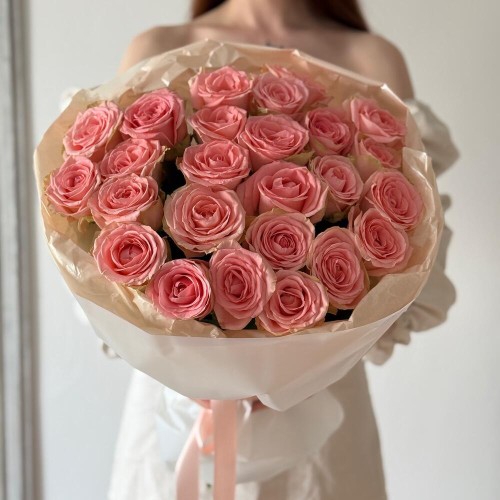 Нежный букет «bloom room» из 25 роз Софи Лорен ️