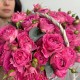 Корзина «M» с пионовидной кусотовой розой  + подарок от Vivienne Sabo — румяна MACARON