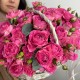Корзина «M» с пионовидной кусотовой розой  + подарок от Vivienne Sabo — румяна MACARON