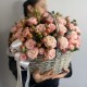 Корзина «XL» c пионовидной розой Мадам бомбастик + подарок от Vivienne Sabo — румяна MACARON