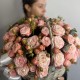 Корзина «XL» c пионовидной розой Мадам бомбастик + подарок от Vivienne Sabo — румяна MACARON