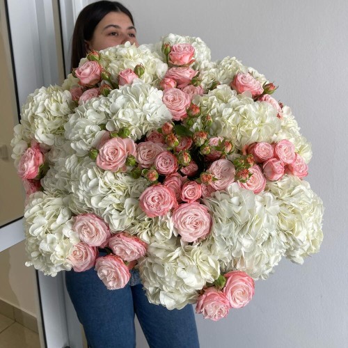 WOW букет из гортензий и роз