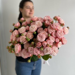 Моно букет из кустовой розы Мадам бомбастик