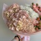 Шикарный букет с гортензией, кустовой розой и хризантемой