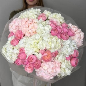 WOW букет с гортензий и кустовой розой BLOOM Room доставка Екатеринбург