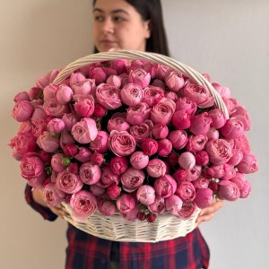 WOW Корзина с кустовой пионовидной розой