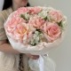 Пышный букет из французской розы и альстромерии