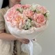 Пышный букет из французской розы и альстромерии