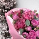 Малиновый букет «Bloom Room» с пионовидными розами и эвкалиптом