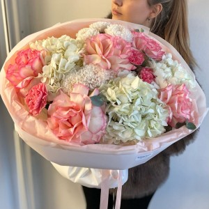 Шикарный Букет Любовь «Bloom Room» из французских роз, гортензий, диантусов и хризантемы