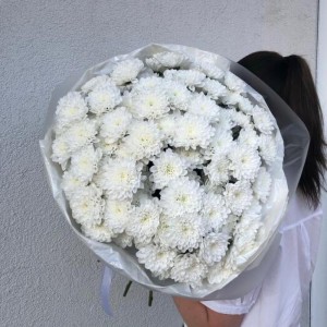 Роскошный букет «Bloom Room из пышных кустовых хризантем в дизайнерском оформлении