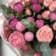 Авторский букет «Bloom Room» из кустовых пионовидных роз в дизайнерском оформлении