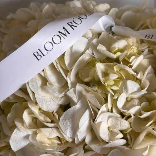 Облачко ️ из 5 гортензий в стильном оформлении «bloom room» - доставка цветов в Екатеринбурге
