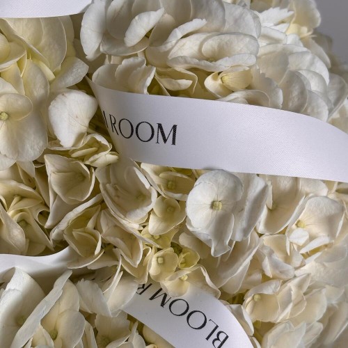 Облачко ️ из 5 гортензий в стильном оформлении «bloom room» - доставка цветов в Екатеринбурге