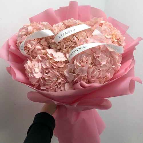 Wow букет из розовых гортензий bloom room