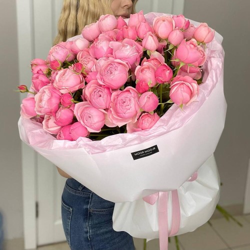 Монобукет «Сладкая ягода» Bloom room из кустовой розы