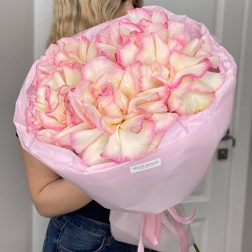 Французские розы в букете Bloom Room