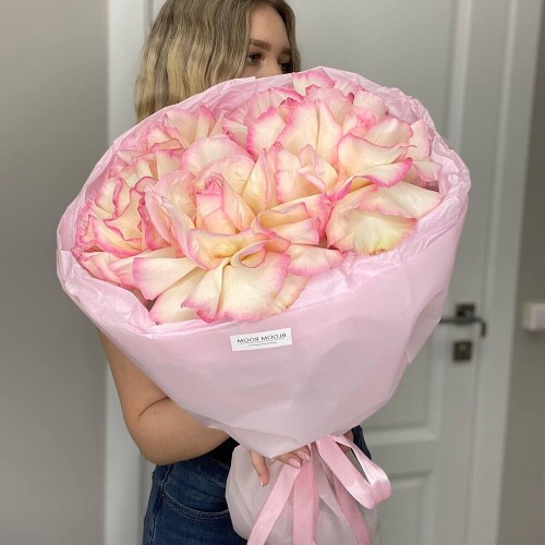 Французские розы в букете Bloom Room
