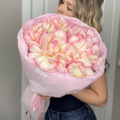 Французские розы в букете Bloom Room