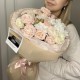 Нежный букет в дизайнерском оформлении Bloom room из кустовых хризантем, роз и диантусов