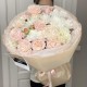 Нежный букет в дизайнерском оформлении Bloom room из кустовых хризантем, роз и диантусов