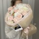 Нежный букет в дизайнерском оформлении Bloom room из кустовых хризантем, роз и диантусов