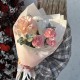 Милый комплимент Bloom room   из французской розы, хризантемы и диантусов
