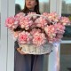 Роскошная корзина из французской розы и стафажа из картадерии + подарок от Vivienne Sabo — румяна MACARON
