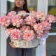 Роскошная корзина из французской розы и стафажа из картадерии + подарок от Vivienne Sabo — румяна MACARON