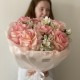 Пышный букет из французкой розы и альстромерии