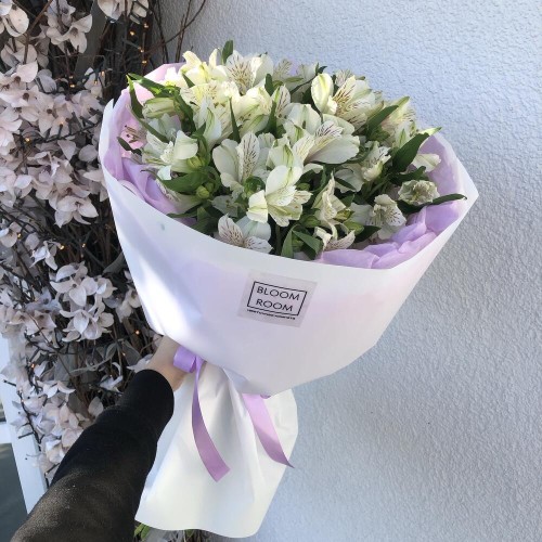 Монобукет "Ароматный шёлк" Bloom Room: альстромерия