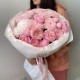Букет из кустовой розы сорта pink silva и хризантемы