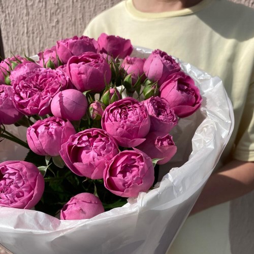 Букет «Bloom room» из яркой кустовой пионовидной розы