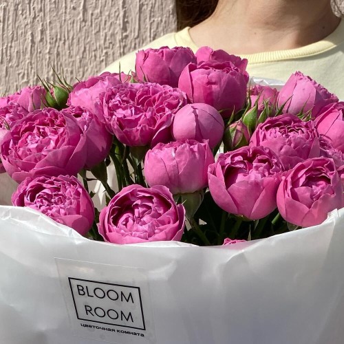 Букет «Bloom room» из яркой кустовой пионовидной розы