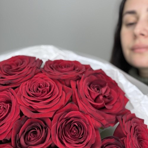 Моно букет из 15 красных роз bloom room