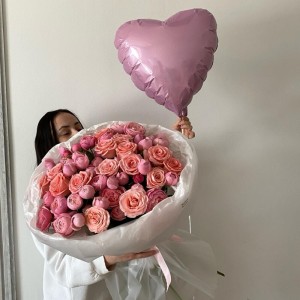Нежный букет из кустовых пион.роз и одноголовых роз 29 шт