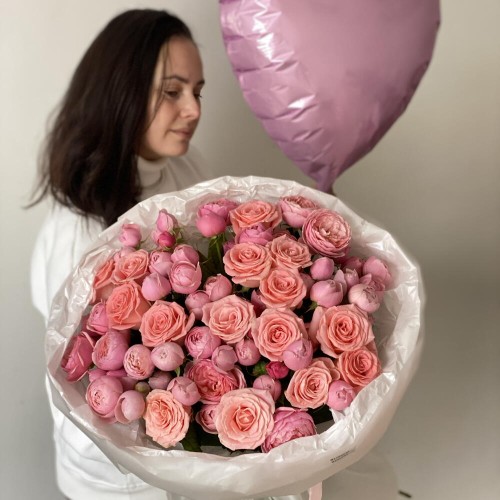 Нежный букет из кустовых пион.роз и одноголовых роз 29 шт