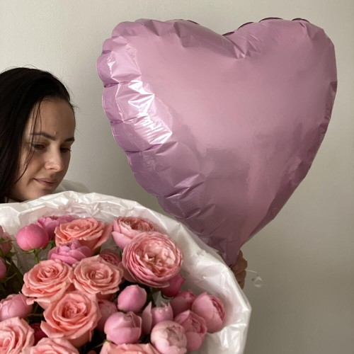 Нежный букет из кустовых пион.роз и одноголовых роз 29 шт