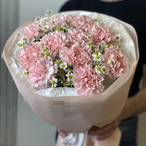 Нежный букет   из диантуса и ромашки