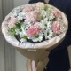 Пышный букет в крафте    из кустовой розы, ромашки и диантуса