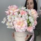Воздушная композиция с французской розой диантусами и