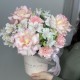 Воздушная композиция с французской розой диантусами и