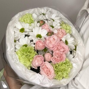 Дофаминовый букет Bloom Room  французских роз, пиона, хризантем и эустомы